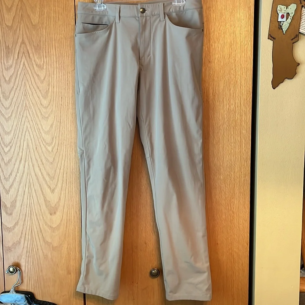 Lululemon men’s slim stretch gusseted khaki ABC pants 31 x 31.5 (hemmed) EUC